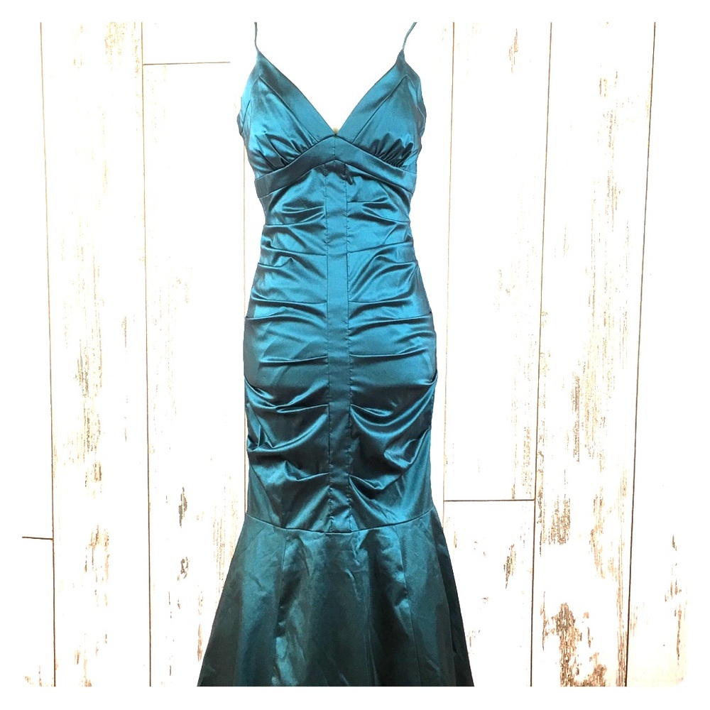 XSCAPE Formal Mermaid style Prom/Evening Gown SZ 4